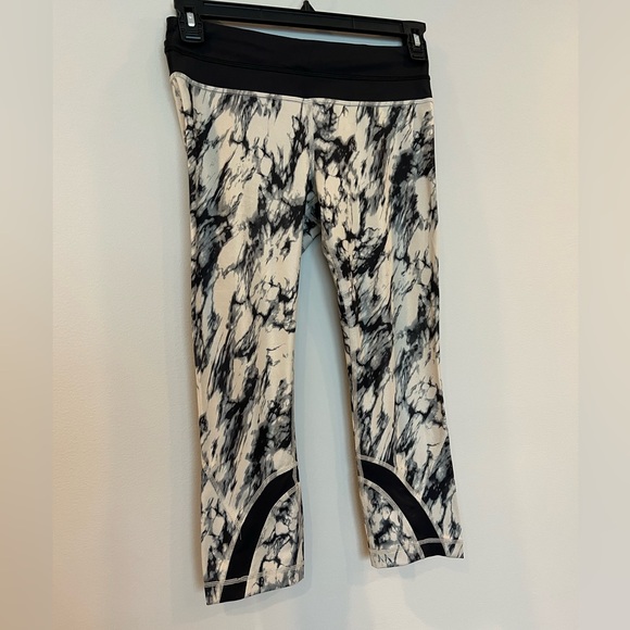 Lululemon Run: Inspire Crop II *All Luxtreme (Print) Granite Black Mojave Tan - Picture 8 of 11